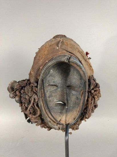  Wé mask, " singer mask ", Ble gla, Ivory Coast Wood, horn, fibre, red and beige...