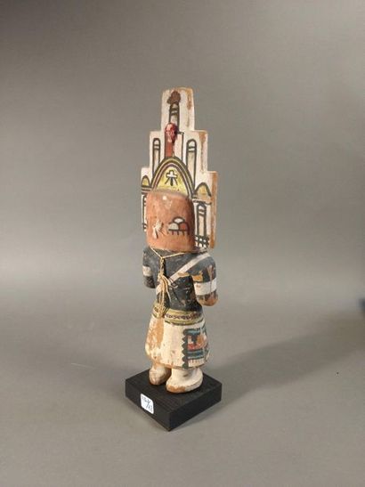 null Katsina Hemis
Kachina du Nouveau Maïs
Hopi, Arizona
Années 1930
H. 31.5 cm
Hemis...