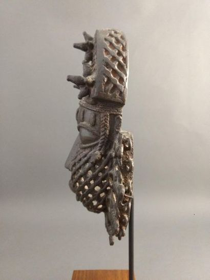 null Belt mask, Kingdom of Benin - Nigeria

Presumed date: 19th century

Bronze

H....