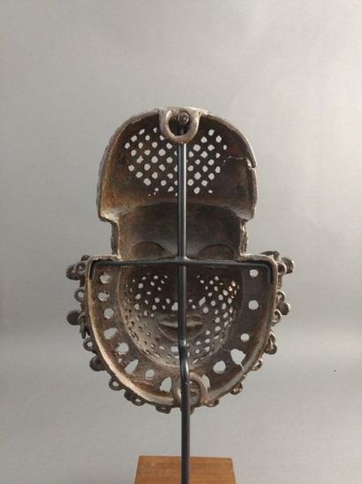null Belt mask, Kingdom of Benin - Nigeria

Presumed date: 19th century

Bronze

H....