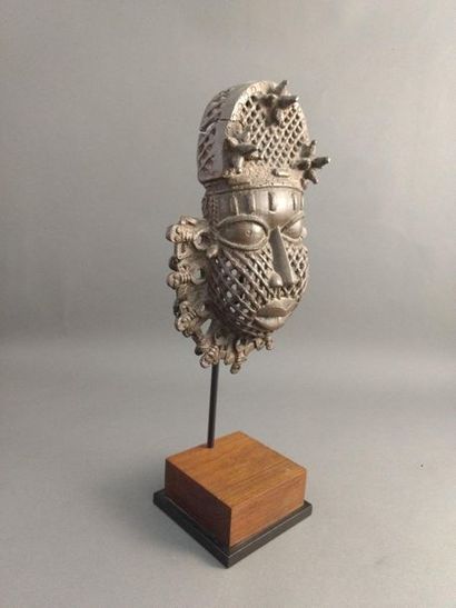 null Masque de ceinture, Royaume du Bénin - Nigéria

Epoque présumée : XIXe siècle

Bronze

H....