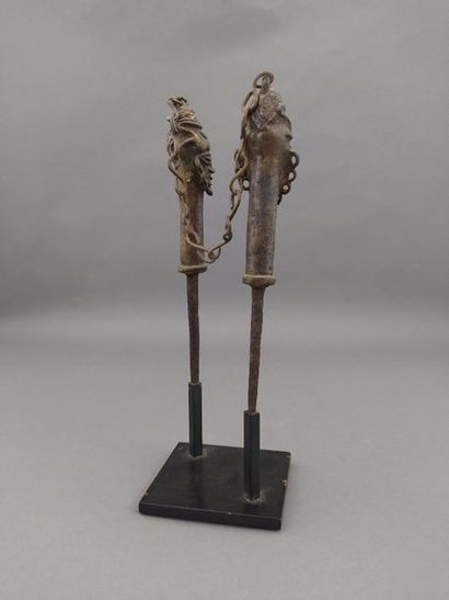 null Figures Yoruba, Nigeria

Epoque présumée : fin XIXe - début XXe siècle

Bronze

H....