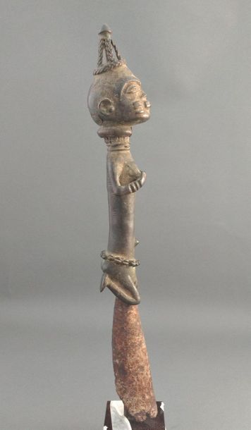 null Statuette Yoruba, Nigeria

Presumed date: late 19th - early 20th century

Bronze









H....