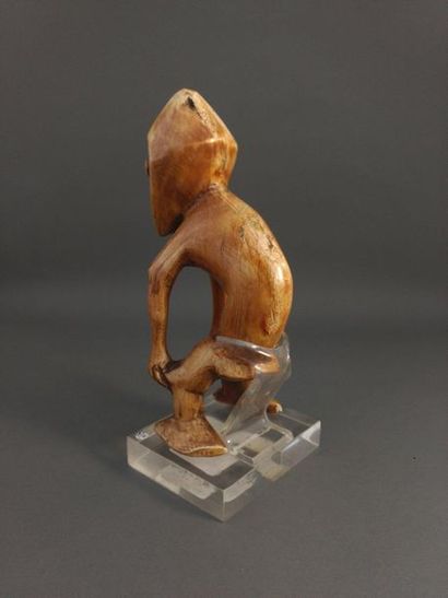 null Anthropomorphic figurine Ginga, Lega, DRC

Probably late 17th - early 19th century

Ivory

H....