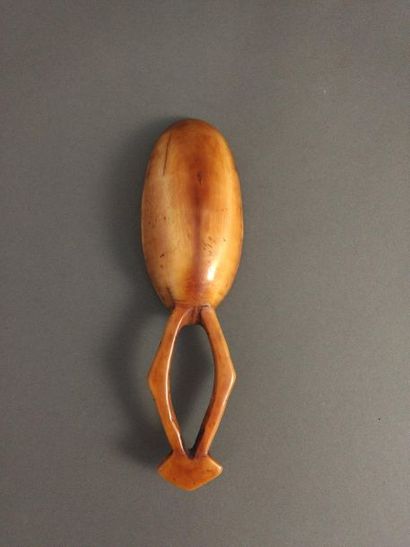 null Spoon Boa, DRC

Presumed date: late 19th - early 20th century

Ivory

H. 15,7...