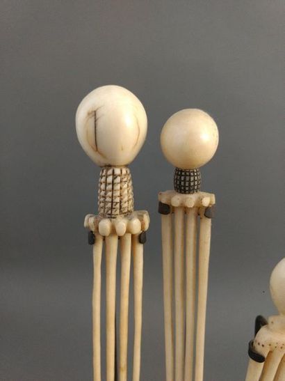 null Three snuff combs, Zulu, South Africa

Presumed date: late 19th century

Ivory

H....