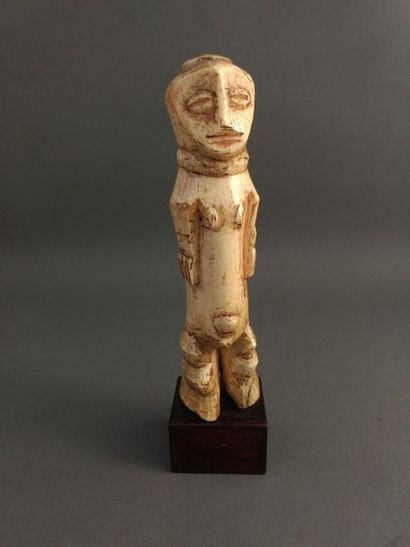 null Statuette anthropomorphe Ginga, Lega, RDC
Epoque présumée : fin XIXe - début...