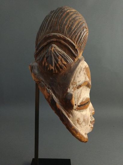 null Punu mask, Gabon

Presumed date: late 19th - early 20th century

Wood and white...