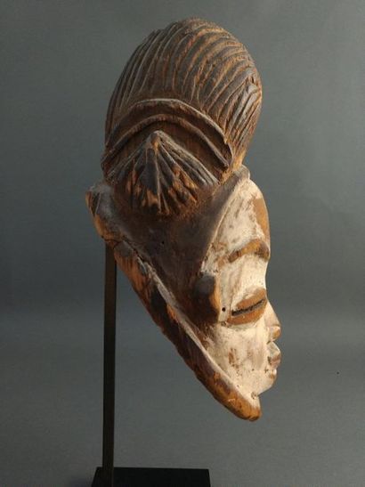 null Masque Punu, Gabon

Epoque présumée : fin XIXe - début XXe siècle

Bois et pigments...