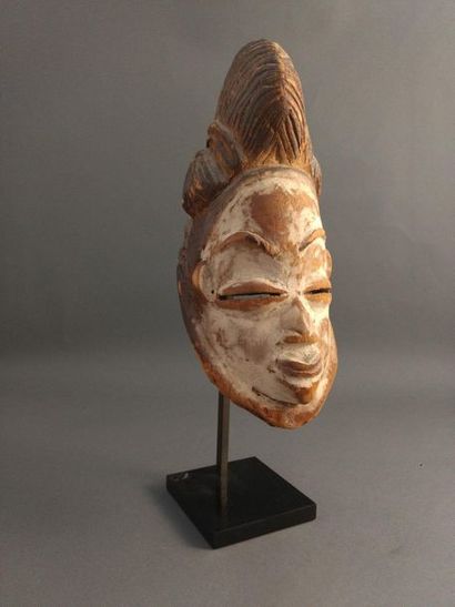 null Punu mask, Gabon

Presumed date: late 19th - early 20th century

Wood and white...