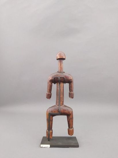null Statuette Namji, Cameroun

Epoque présumée : début XXe siècle

Bois et bracelets...