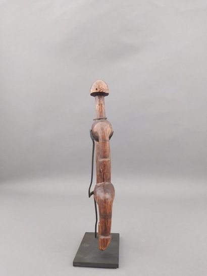 null Statuette Namji, Cameroun

Epoque présumée : début XXe siècle

Bois et bracelets...