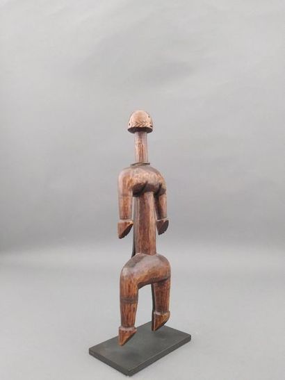 null Statuette Namji, Cameroon

Presumed date: early 20th century

Wood and brass...