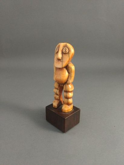 null Figurine anthropomorphe masculine Kalibangoma, Lega, RDC
Epoque présumée : fin...