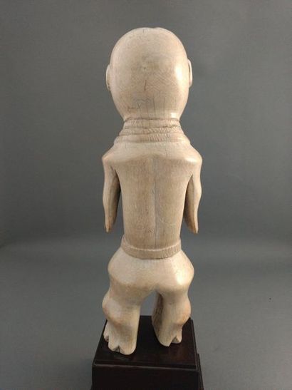 null Female anthropomorphic ginga statue, Lega, DRC

Probably late 18th - early 19th...