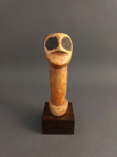 null Anthropomorphic bust, Lega, DRC

Presumed date: late 19th - early 20th century

Ivory

H....