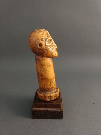 null Anthropomorphic bust, Lega, DRC

Presumed date: late 19th - early 20th century

Ivory

H....