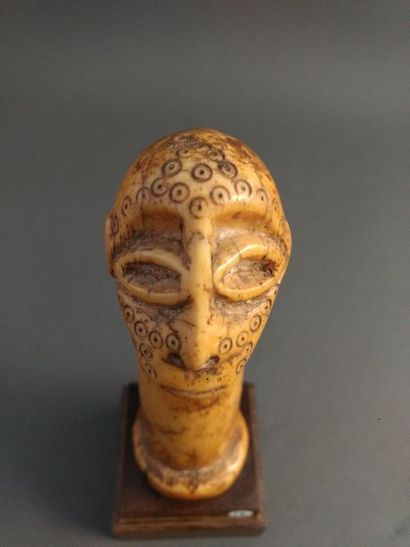 null Anthropomorphic bust, Lega, DRC

Presumed date: late 19th - early 20th century

Ivory

H....