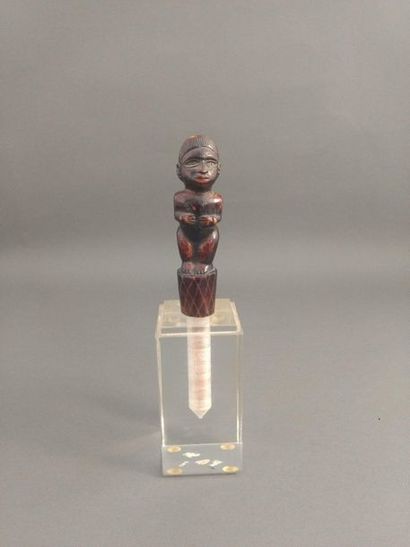 null Statuette crest top of cane or flypaper handle Yombe, DRC

Presumed date: late...