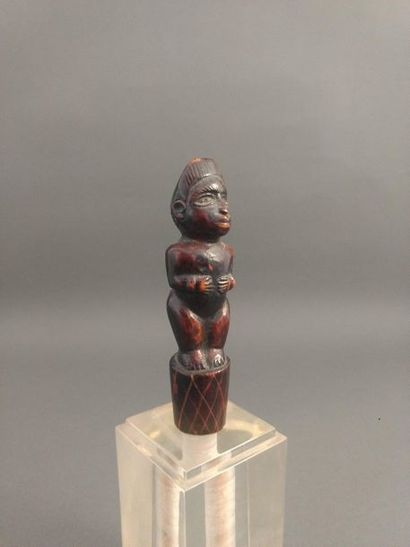 null Statuette crest top of cane or flypaper handle Yombe, DRC

Presumed date: late...