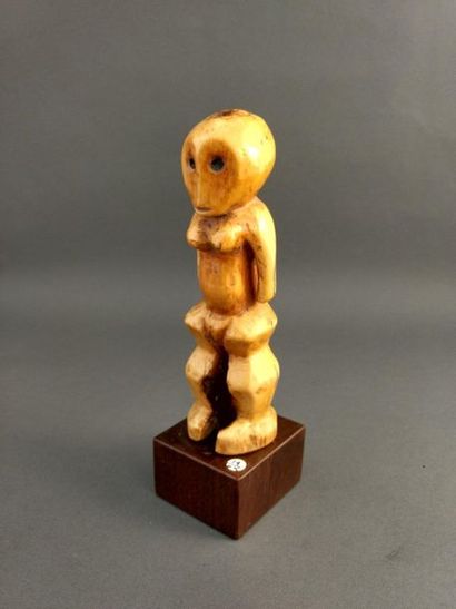 null Figurine anthropomorphe féminine Ginga, Lega, RDC

Epoque présumée : fin XIXe...