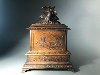 null Small piece of furniture forming a jewellery box
In carved natural wood
Decoration...