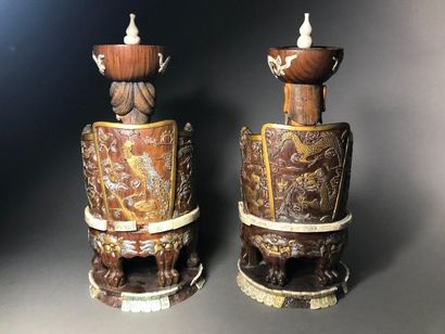 null Couple of characters
In carved natural wood and bone inlays
Asian work
Accidents...
