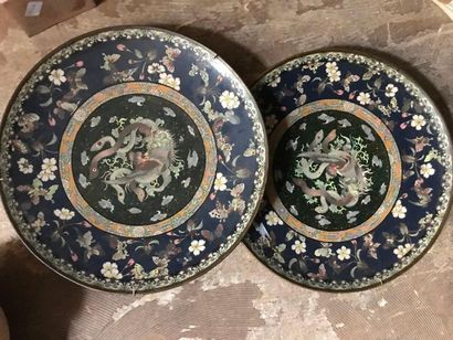 null Set of two plates
Cloisonné enamel decoration
China
D. 30 cm