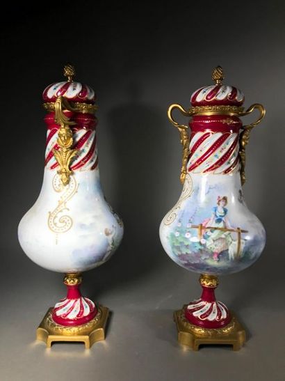 null Pair of baluster vases
In porcelain, with polychrome decoration of young women...