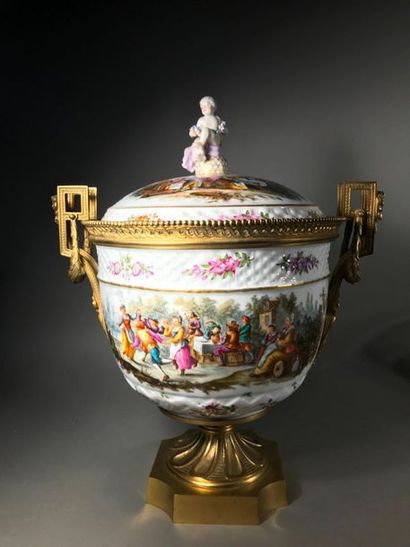 null Covered bowl
Porcelain with polychrome decoration of fairground scenes and flowering...