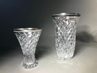 WOLFERS Ensemble de deux vases
En cristal, à décor de croisillons géométriques
Monture...