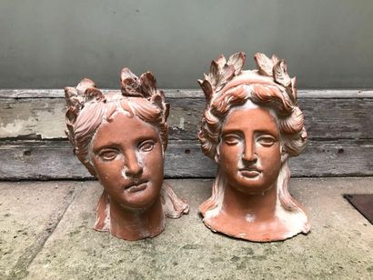 null Pair of neoclassical heads
In terracotta
H. 28 cm