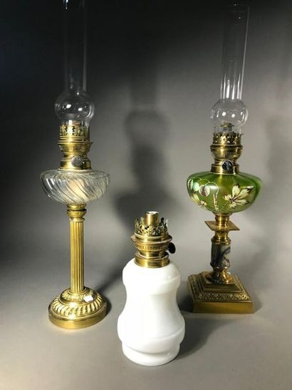 null Ensemble de trois lampes à pétrole
XIXème siècle
???????En l'etat