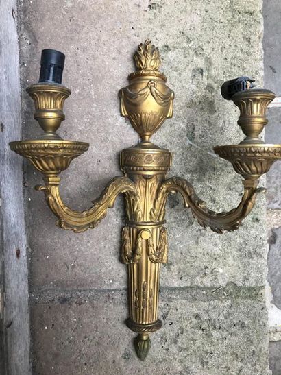 null Pair of Louis XVI style gilt bronze sconces two light arms
H. 43,5 cm