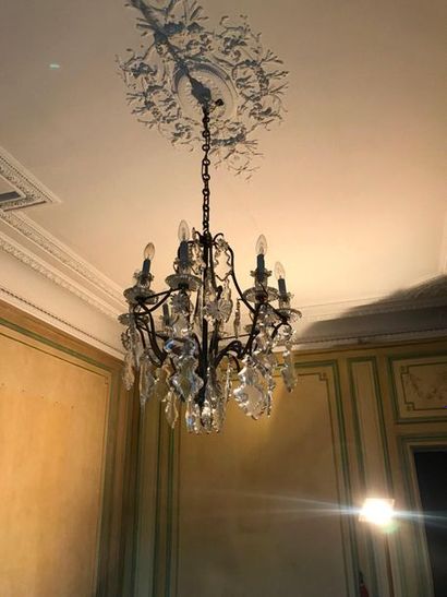 null Important cage chandelier
Bronze frame
Decoration of pendants and roses
Electrically...