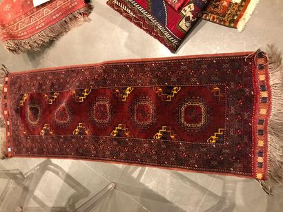 null Set of 10 small oriental carpets
Knotted wool
As is