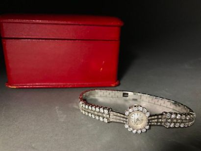 null JAEGER LE COULTRE

Montre bracelet de dame en or blanc 18k (750). Lunette et...