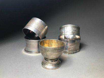 null Set of 4 silver napkin rings An egg cup is attached

148.05g
