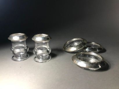 null AMSTON STERLING

Set of two salt shakers and three coasters

Glass, mounted...