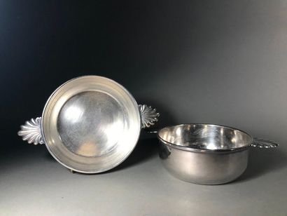 null Pair of silver-plated metal vegetable dishes Shell-shaped side sockets

L. 27.5...