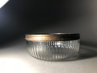 null Wheel-cut crystal salad bowl Mounted in silver

PB: 741.90g