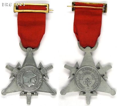 ESPAGNE Médaille des Brigades Internationales Combattantes, créée en 1938, en aluminium,...