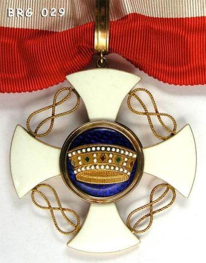 ITALIE Ordre de la Couronne d'Italie, croix de commandeur en or et émail, cravate...