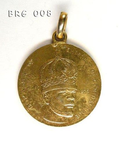 CENTRAFRIQUE Médaille du sacre de Bokassa 1er, créée en 1976, en bronze doré, anneau...