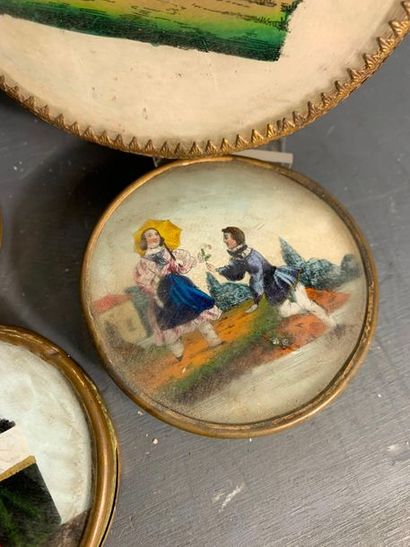 null Petit lot de bonbonnières illustrées de fixés sous verres