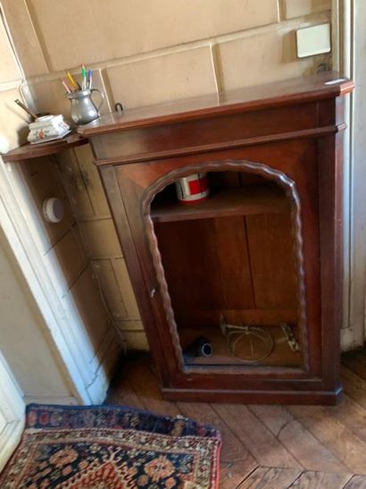 null Small mahogany showcase
Opening through a door
Mid 19th century (missing gl...