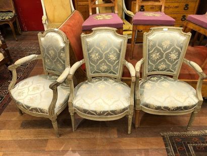null Suite of three convertible armchairs
In grey relaquered wood, the backrest in...