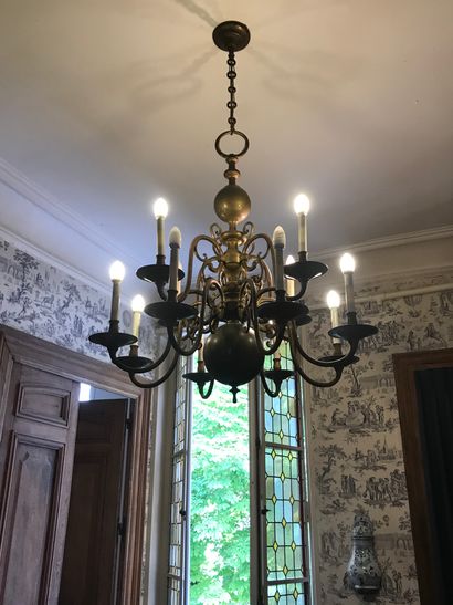 null Dutch bronze chandelier with twelve arms of light, period
XIXth century