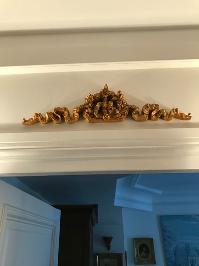 null Gilded wooden elements
Including mirror pediment