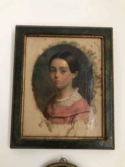 ECOLE FRANCAISE DU XIXème siècle 
Jeune fille à la robe rose
Huile sur toile
24x19...